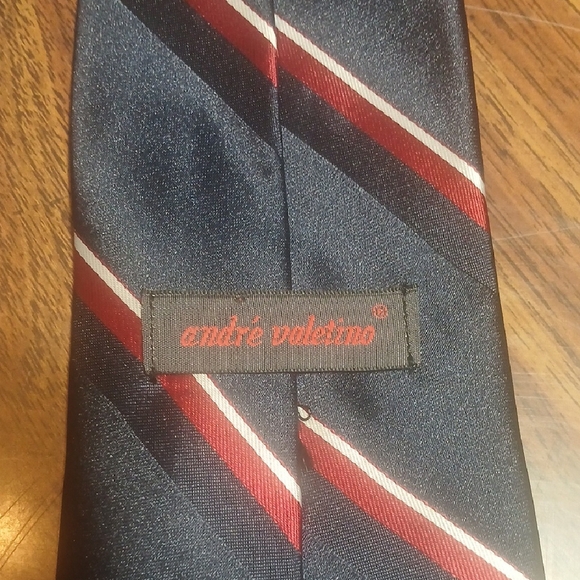 Andre Valetino Classic Blue and Red Striped Tie for Formal Occasions - Picture 3 of 4